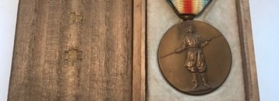 Търг на медали, значки, награди и документи