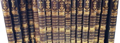 Vánoční aukce. Sešitové ústavy, vzácné a pěkné knihy jako dárek!