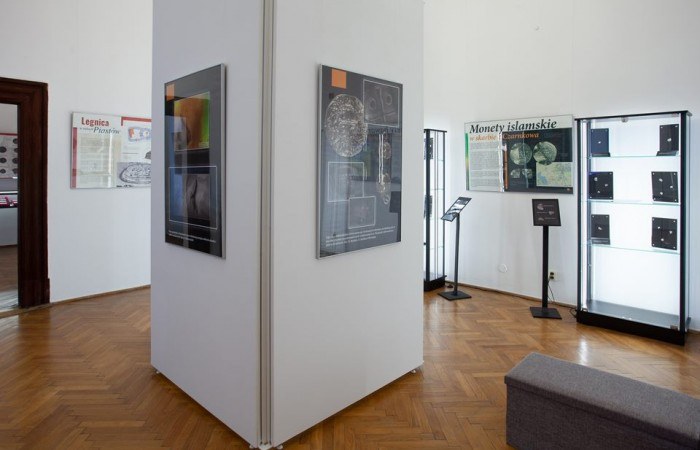 SREBRO TRZEBOWIAN I PIASTÓW. WCZESNOŚREDNIOWIECZNE SKARBY OKOLIC LEGNICY