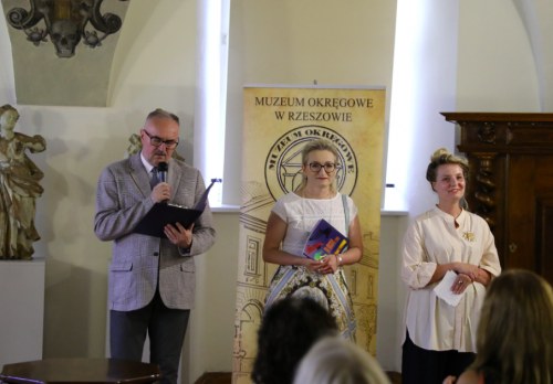 Na obcasie i bez – 150 lat historii i rozwoju obuwia damskiego