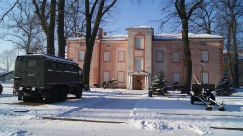 Sprzęt wojskowy i gaśniczy