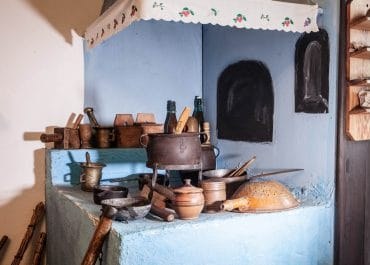 Rekonstrukcja wnętrza chałupy opoczyńskiej