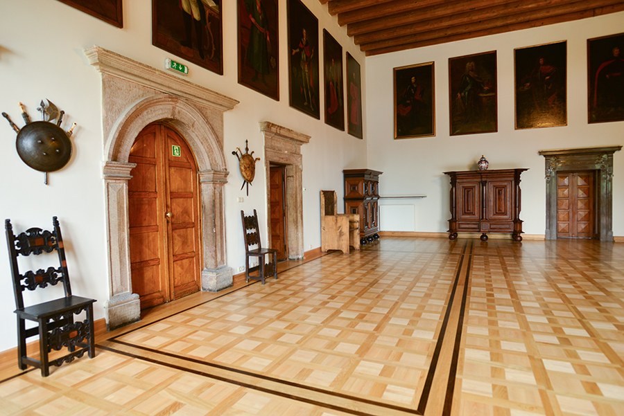WNĘTRZA ZABYTKOWE XVII-XVIII W.