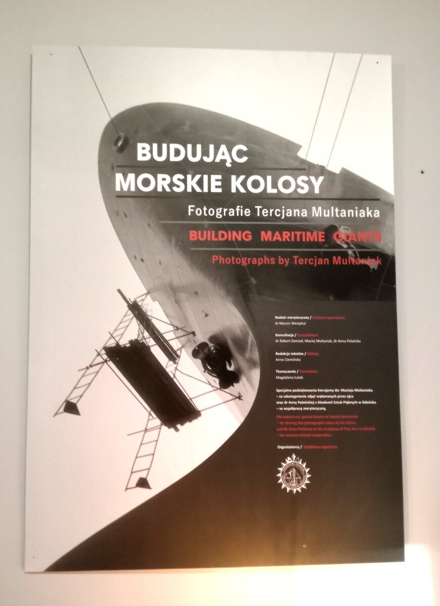 BUDUJĄC MORSKIE KOLOSY. Fotografie Tercjana Multaniaka