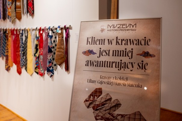 Klient w krawacie jest mniej awanturujący się
