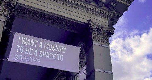 Andrea Geyer: Manifest (Banners / Gropius Bau / Berlin)