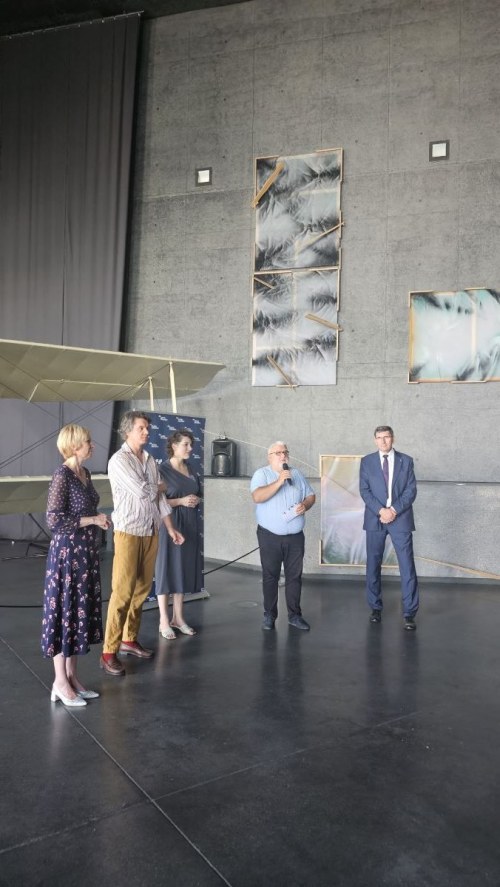 „Volare” – obrazy Bogumiła Książka. Malarstwo inspirowane lotem