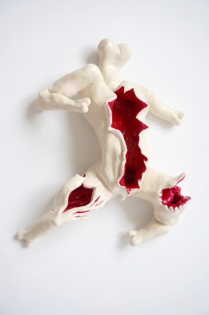 Xawery Deskur (ur. 1988), Człość - Człowiek Kość, 2023, ceramika, 29 x 24,5 x 7,5 cm, sygn. na spodzie