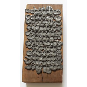 Andrzej Szewczyk, Leszku w urodziny 19.08.1996, ołów, drewno, 24 x 12,5 x 4 cm, sygn i opisany na odwrociu