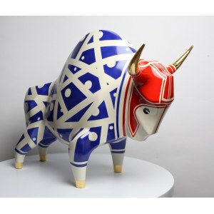 Mariusz Dydo - Żubr XXL model Line Dots Red Helmet WBe Rg, ceramika szkliwiona, malowana naszkliwnie, złocony, 54 x 43 x 33 cm