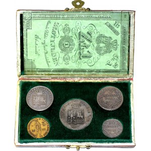 pamiątkowe pudełko z kompletem monet i banknotem Powsta...