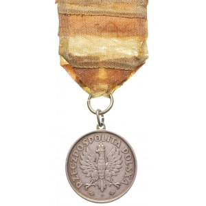 medal 3 Maj, nr 3070, srebro 30 mm, wstążka nieoryginal...