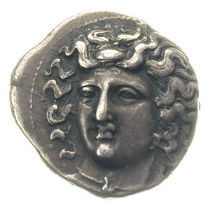 drachma ok. 356-342 pne, Aw: Głowa nimfy Larisy z rozpu...
