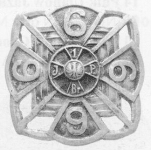 6 Pułk Piechoty Legionów. Odznaka żołnierska. Tombak, resztki srebrzenia. 
Numer 1307. Nakrętka: A. NAGALSK1. Wiel....