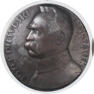 Medal 1930, Popiersie w lewo i napis JÓZEF PIŁSUDSKI MARSZAŁEK / mapa Polski i napis MĘSTWEM ŻOŁNIERZA – WYSIŁKI...