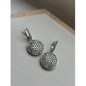 18K gold earrings weighing 12.69 g, with a total diamond weight (148 stones) of 4.75 ct. IGI certificate.