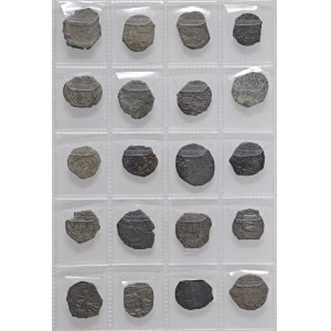 Byzantine coins - Lot of 20 Byzantine bronzes as shown in the photo, no return...