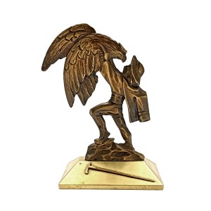 Souvenir from Zakopane "Highlander fighting with an eagle"(20th century).