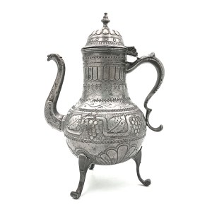 Tea pot(19th/20th century).