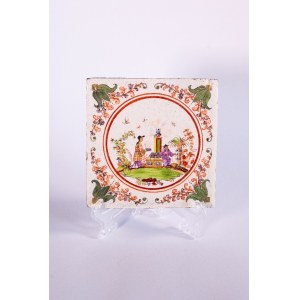 Królewska wytwórnia porcelany w Miśni, Dwie flizy ze scenami chińskimi w typie dekoracji miśnieńskiej Herolda wym. chińskie scenki rodzajowe z przedstawieniem ceremonii picia herbaty,