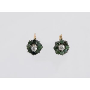 Boucles d'oreilles avec émeraudes