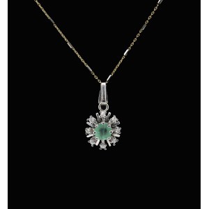 Necklace with emerald