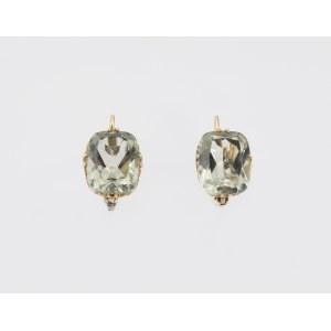 Earrings with amethysts
