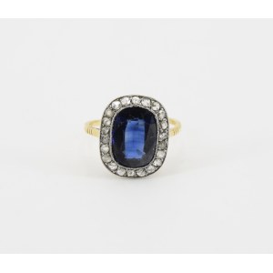 Ring with sapphire