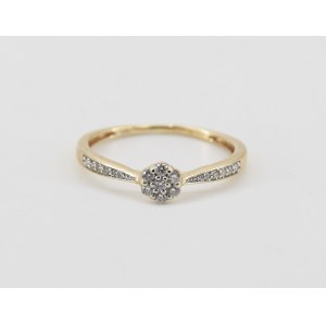 Ring with diamonds