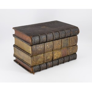 Szkatuła w formie książek, tzw. Tantalus Secret Book z kluczykiem