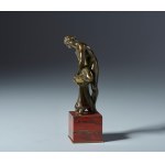 Venus. Giambologna (Douai, 1529-Florence, 1608). From the model of Florence, probably 17th century. Patinated bronze with greenish traces. Jasper base.