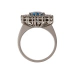 Gold ring with a 2.10 ct beryl and 1.56 ct natural diamonds (rare white)