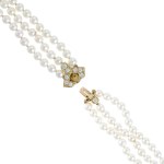 Luxury pearl bracelet with 1.57 ct of rare white diamonds, set in yellow gold