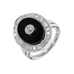 White gold onyx ring with a 4.68 ct natural onyx and 0.58 ct diamonds