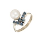 Gold Ring with an Akoya Pearl and Sapphires