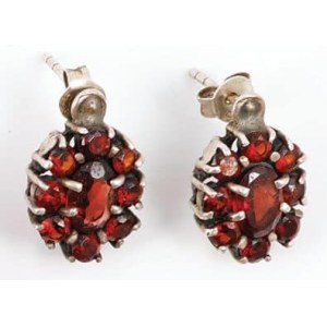 PAIR OF EARRINGS