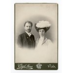 Vilnius, photo by the Czyż Brothers, an elegant couple, studio portrait (121)