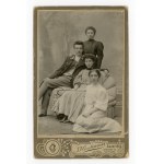 Białystok, photo by J. Sołowiejczyk, family portrait, studio photo (149)