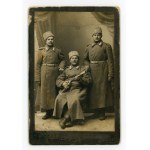 Białystok, photo by I. Rendel, three soldiers, studio photo (158)