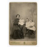 Łomża, photo by K. Śledzińska, a mother with three children, studio photo (166)