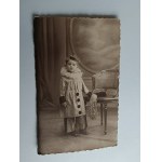 PHOTO: CHILD AND CLOWN