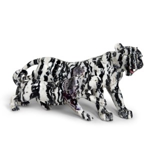 Tiger with cub, black-and-white marble sculpture