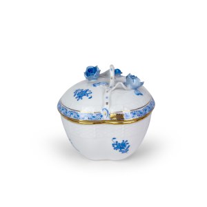 Box in white, blue, and gold porcelain, Herend