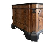 Monumental chest of drawers veneered in walnut and burl, Central Italy, 17th century