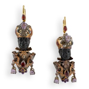 Pair of Moorish bust earrings made of metal and gold-plated metal