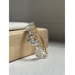 Ring with 6 lab-grown diamonds totaling 2.04 ct, Very Very Slightly Included (VVS) clarity