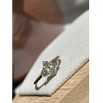 Gold ring with natural diamonds, 0.77 ct. IGI certificate
