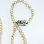 Collana in oro in stile Belle Époque con perle Akoya, diamanti da 0,06 carati e un rubino