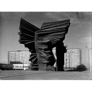 Tadeusz Maciejko: Katowice. The Silesian Insurgents Monument and the Super Unit, 197-
