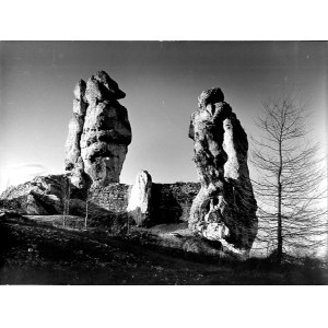 Tadeusz Maciejko: Podzamcze. Ogrodzieniec Castle, photograph 197-